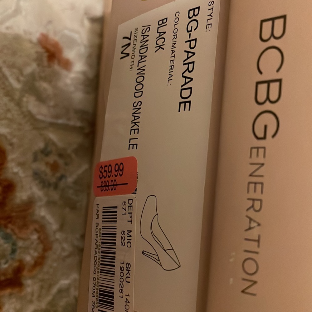 BCBG Women's high heel shoes - Picture 4 of 4